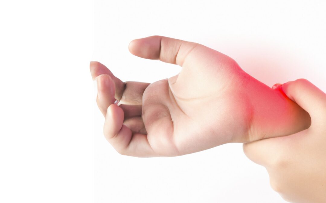 Learn how to detect 5 symptoms of hand pain that may be osteoarthritis